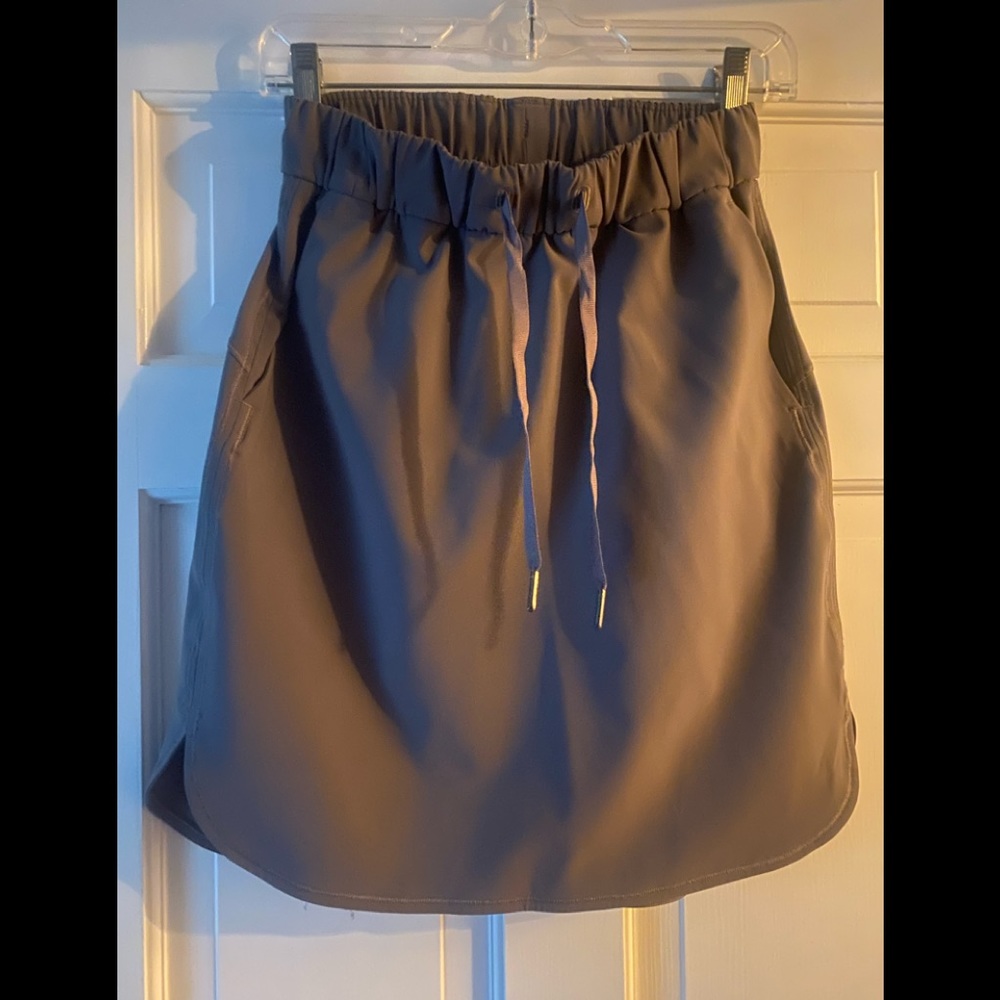 Lululemon skirt size 4